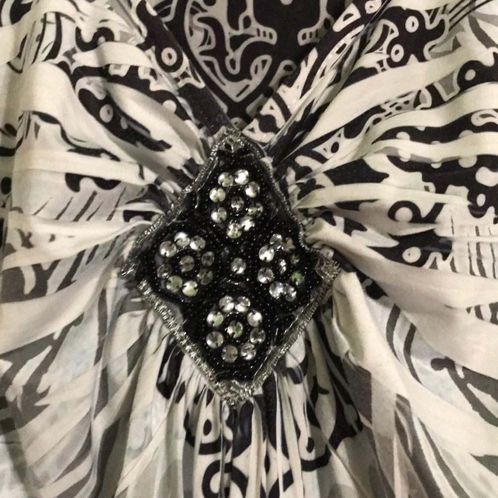 Fun flowly blouse - Picture 2 of 3